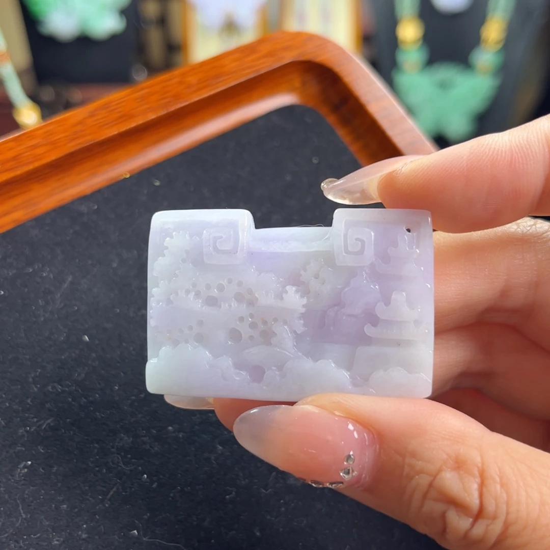 翡翠未镶嵌颈饰紫山水方包