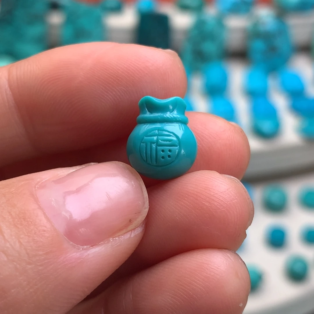 绿松石未镶嵌珠宝奇石