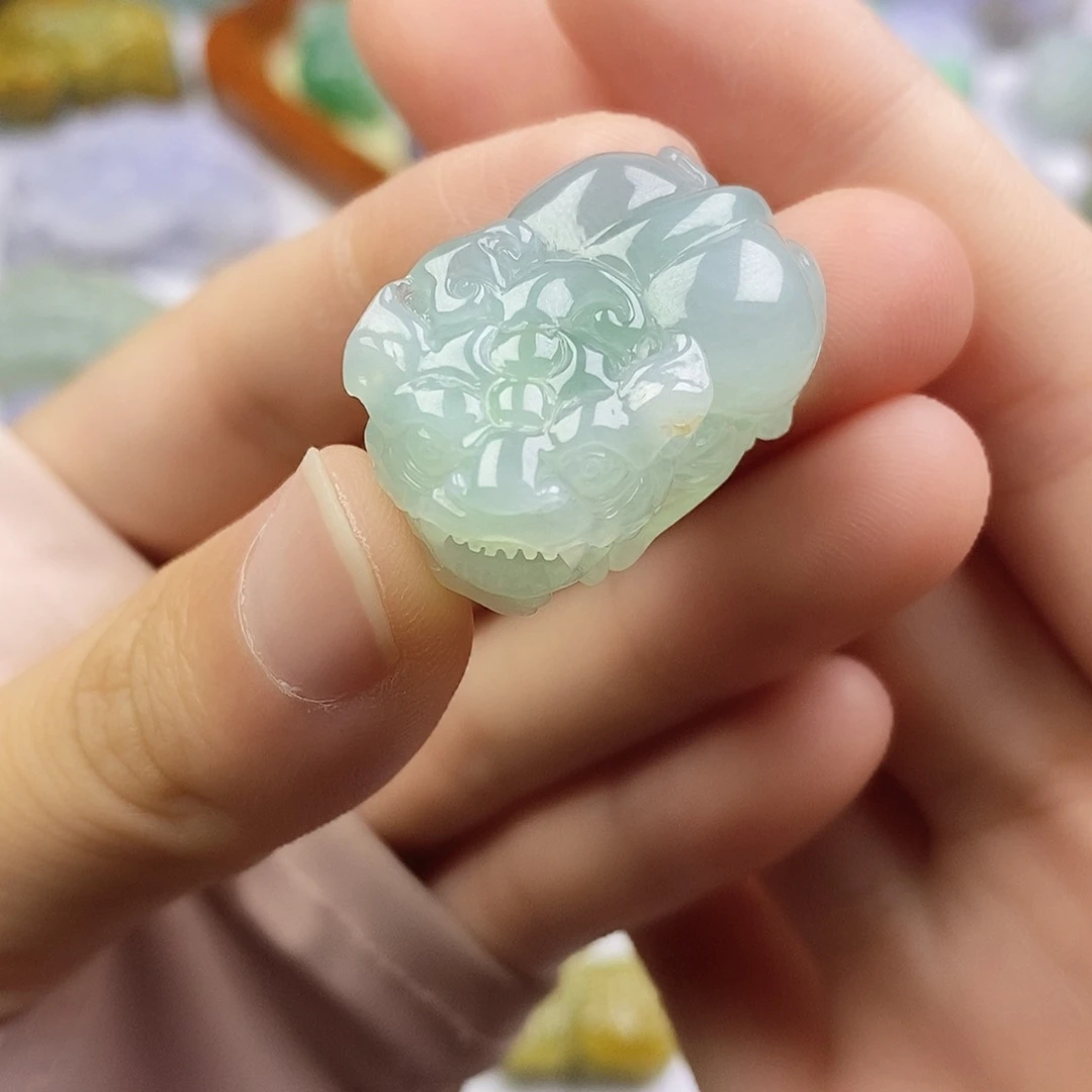 颈饰未镶嵌翡翠貔貅