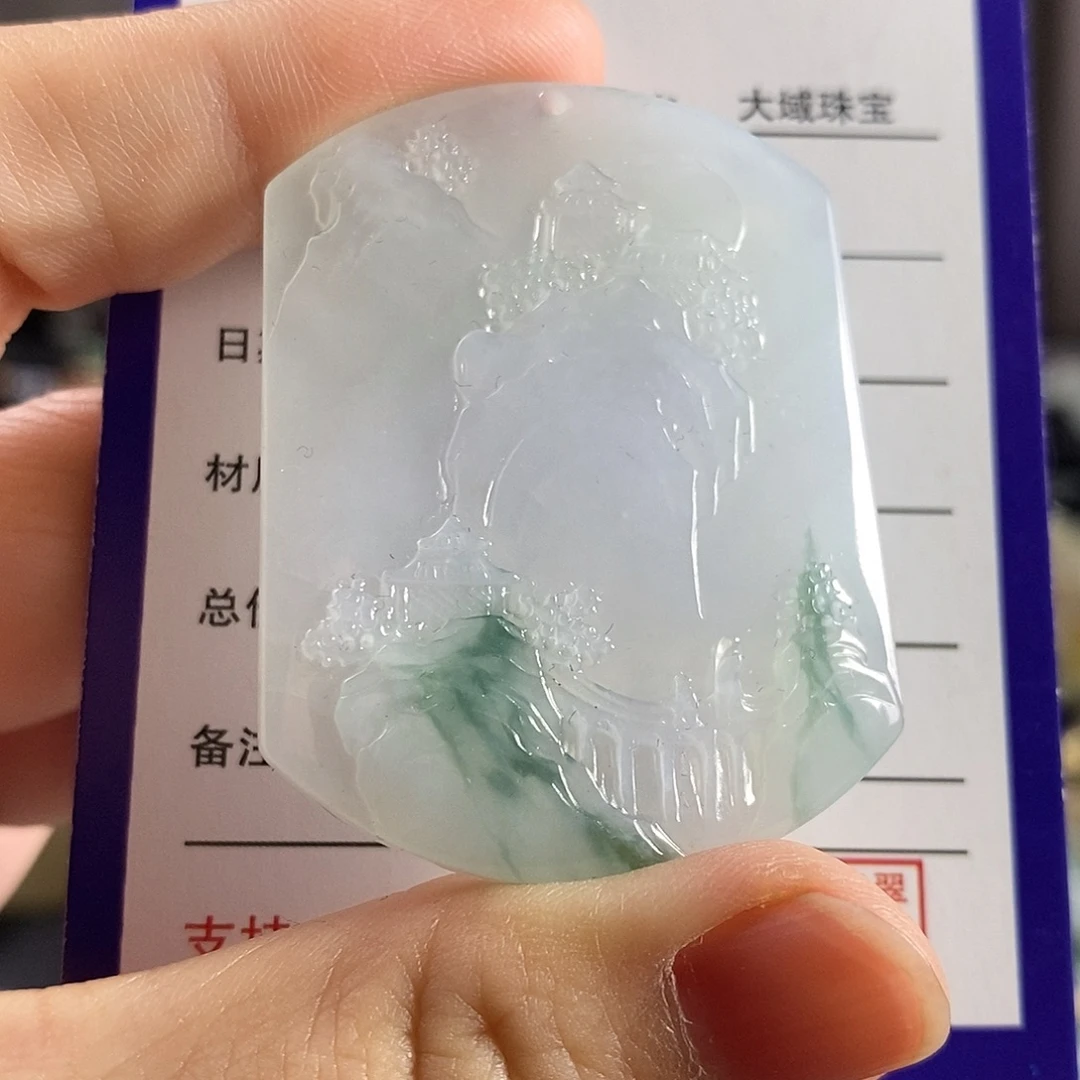 翡翠未镶嵌颈饰山水