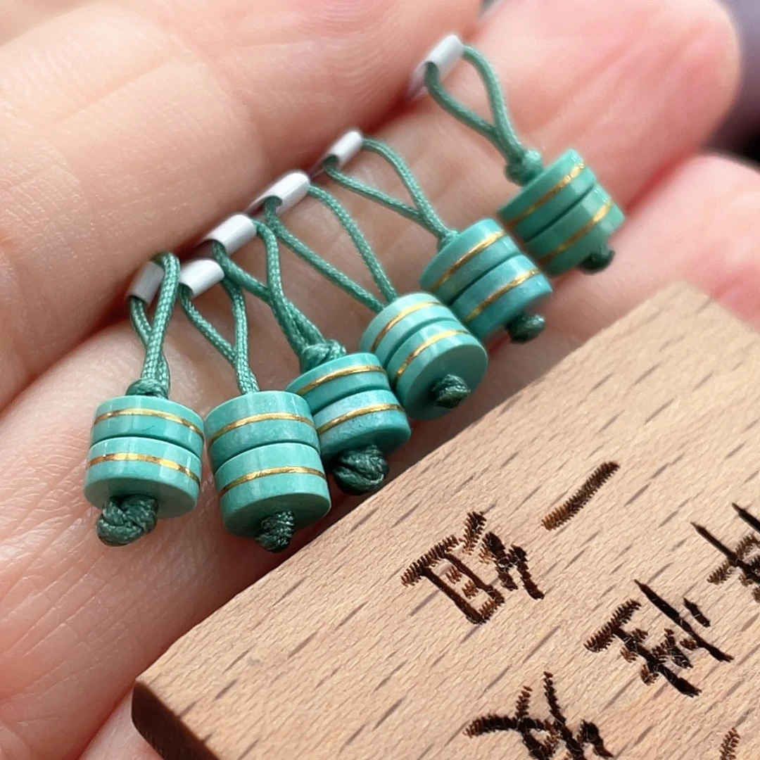 绿松石未镶嵌颈饰