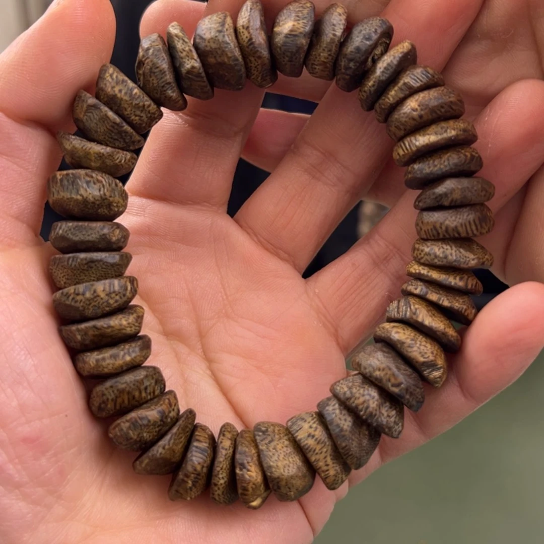 沉香手串透顶绿包壳单圈1.4/26g➕