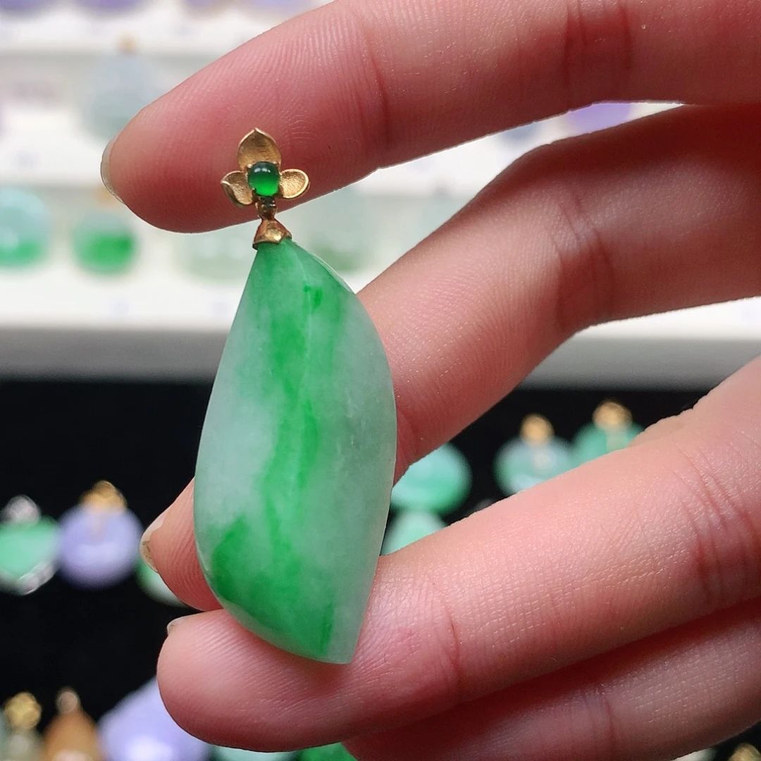 颈饰18K金镶嵌翡翠翡翠吊坠
