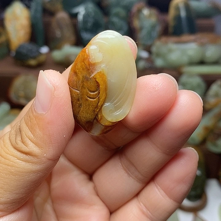 岫岩河磨玉（透闪石质玉）未镶嵌颈饰