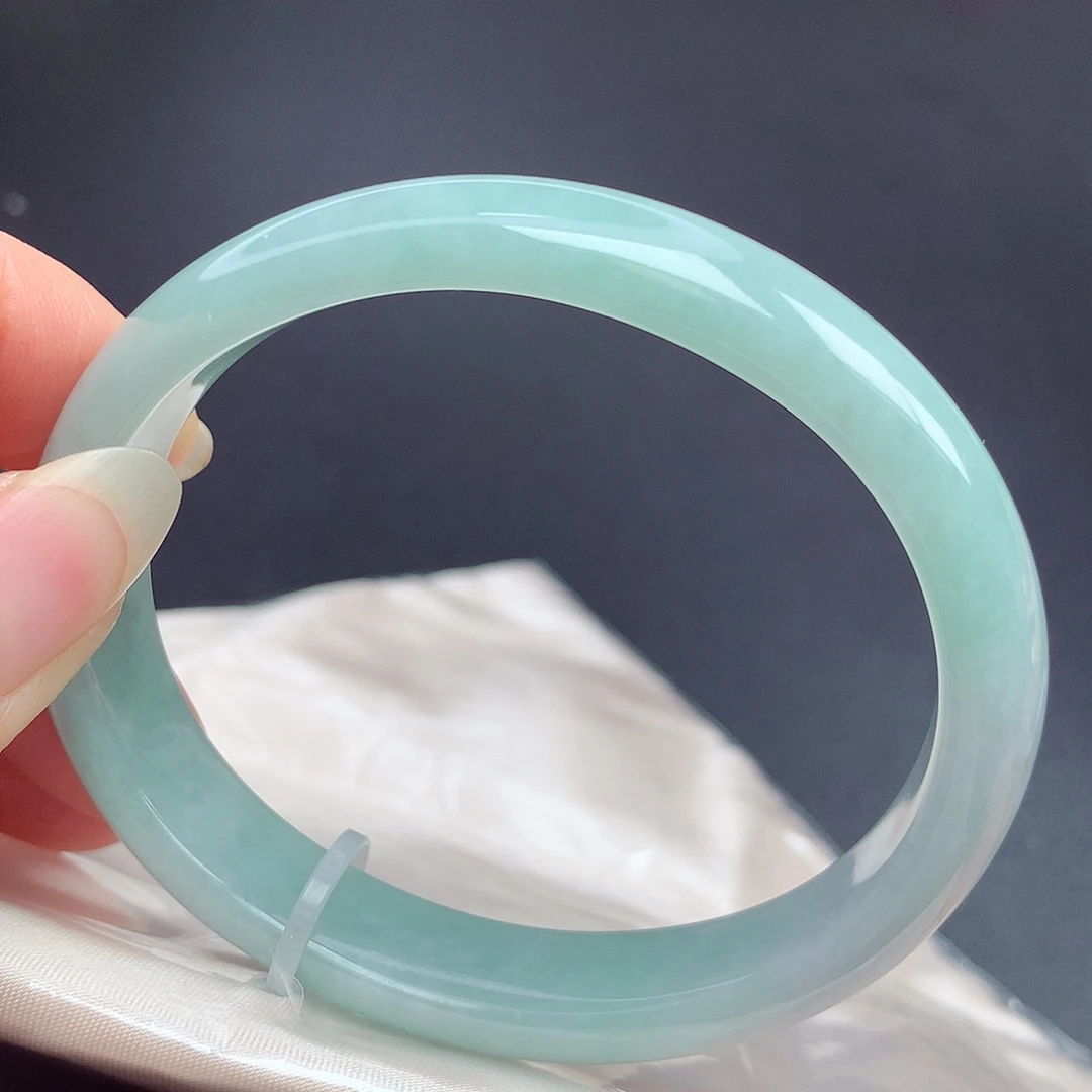 翡翠未镶嵌手镯（贵妃镯）60圈口