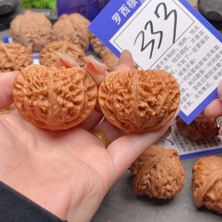 把件桃核44宫灯333