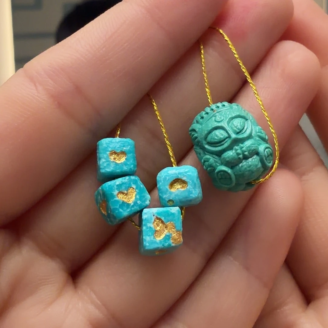 绿松石未镶嵌颈饰