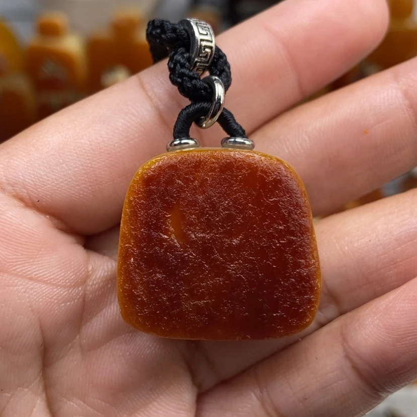 【闪购商品】琥珀颈饰未镶嵌