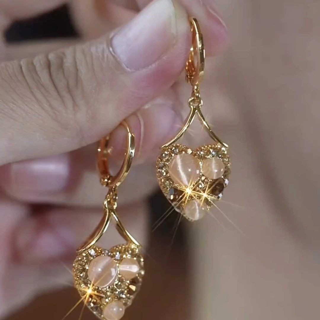 铜合金耳饰 小众设计感满钻爱心耳环女2024新款潮轻奢气质耳钩