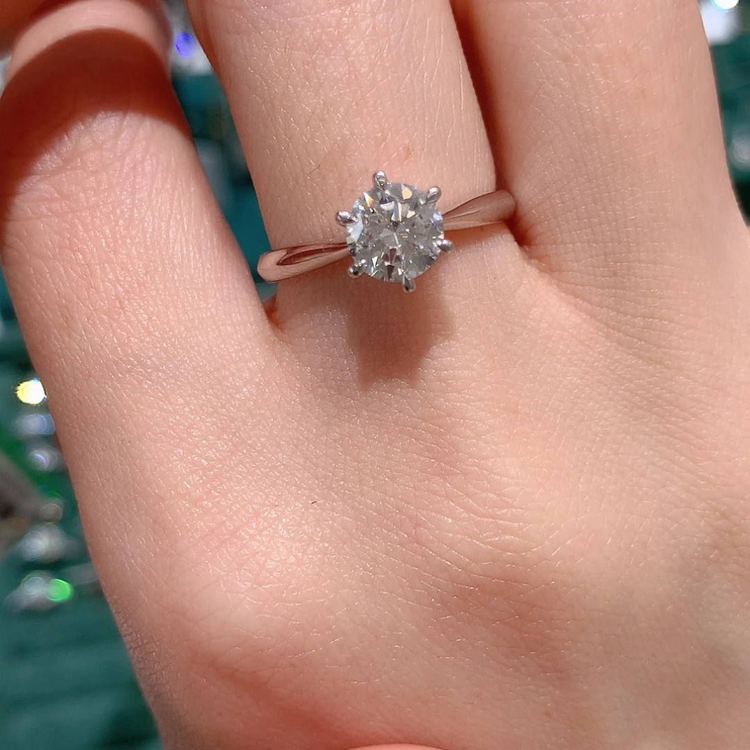 实验室培育钻石铂Pt950镶嵌1克拉经典6爪