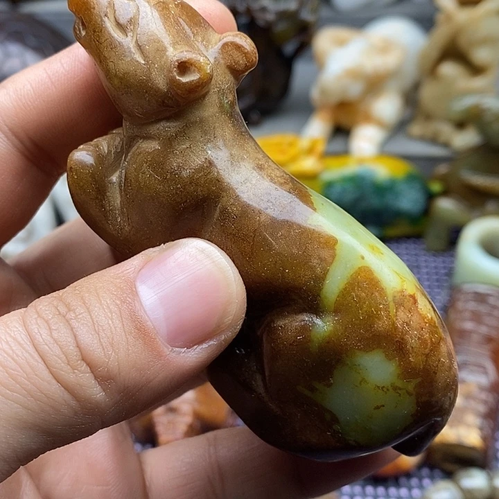 未镶嵌蛇纹石玉颈饰