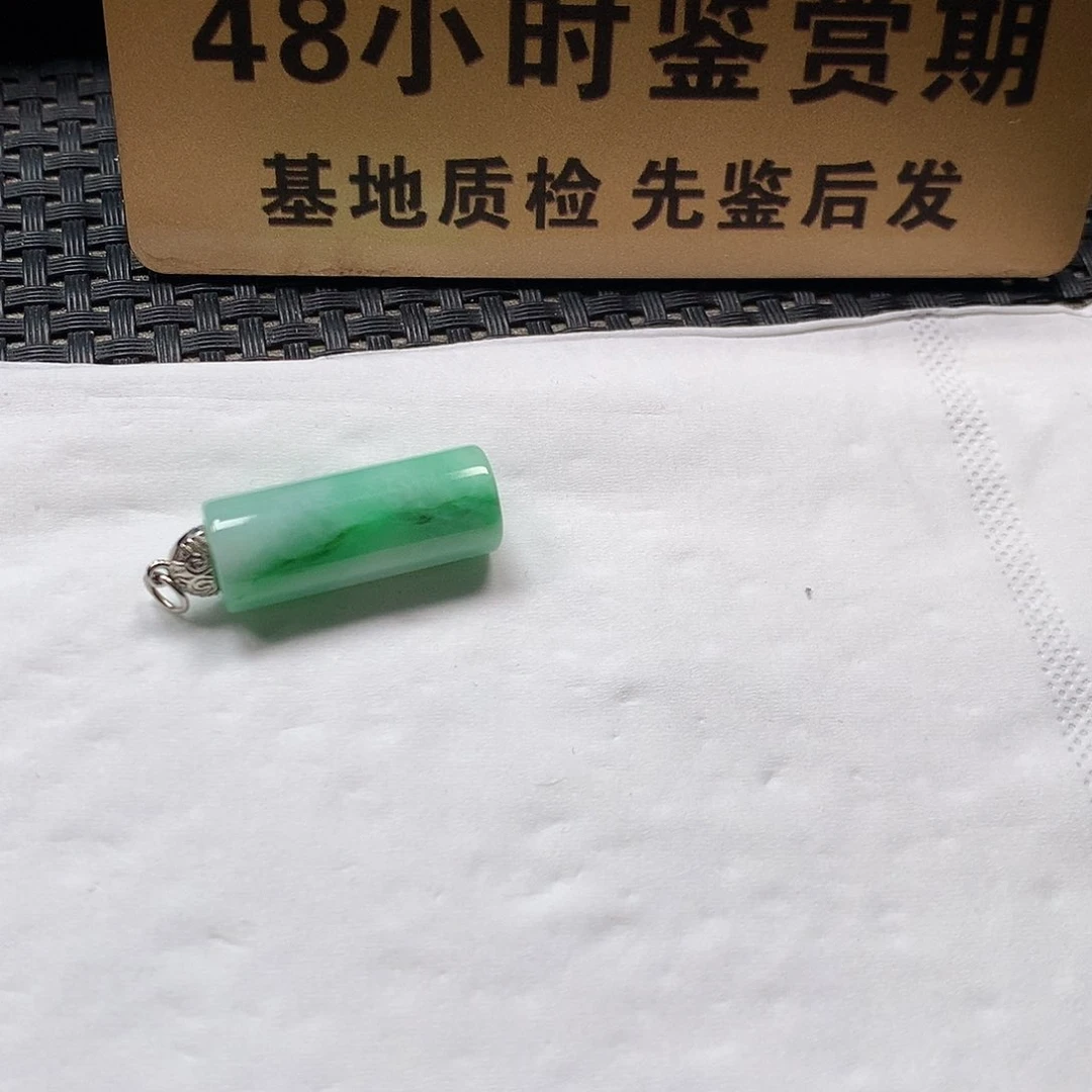 颈饰未镶嵌翡翠绿柱子有瑕