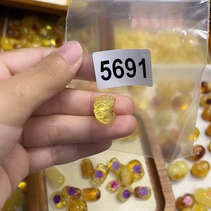 琥珀未镶嵌珠宝奇石