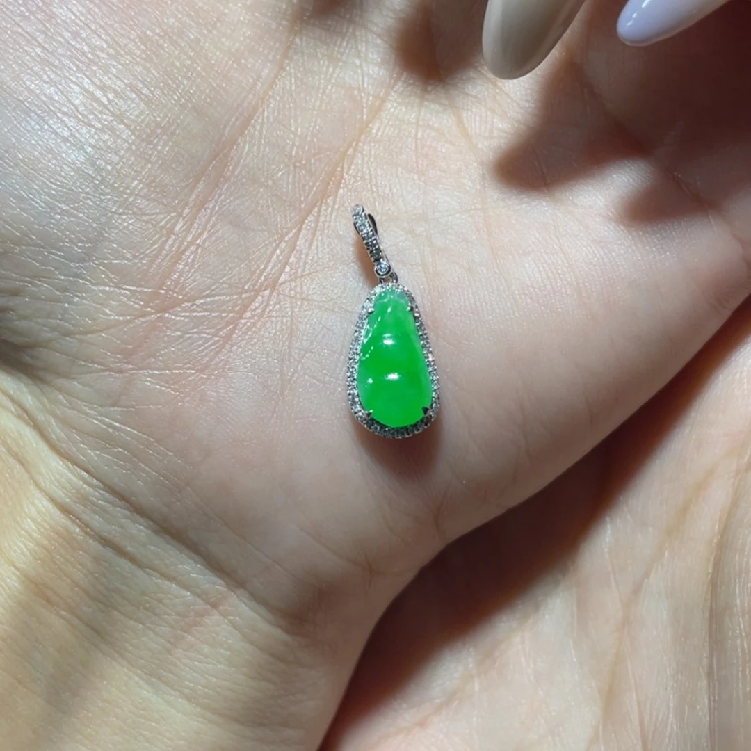 【闪购商品】颈饰18K金镶嵌翡翠你****