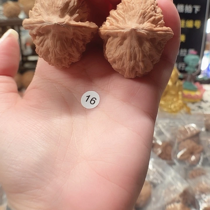 文玩核桃把件43玉枕元宝