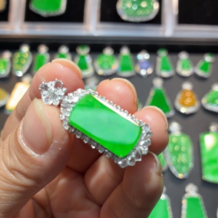 翡翠18K金镶嵌吊坠(不含链)翡翠