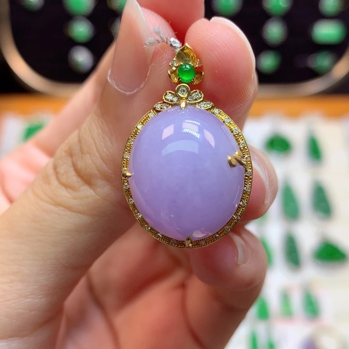 翡翠18K金镶嵌颈饰翡翠