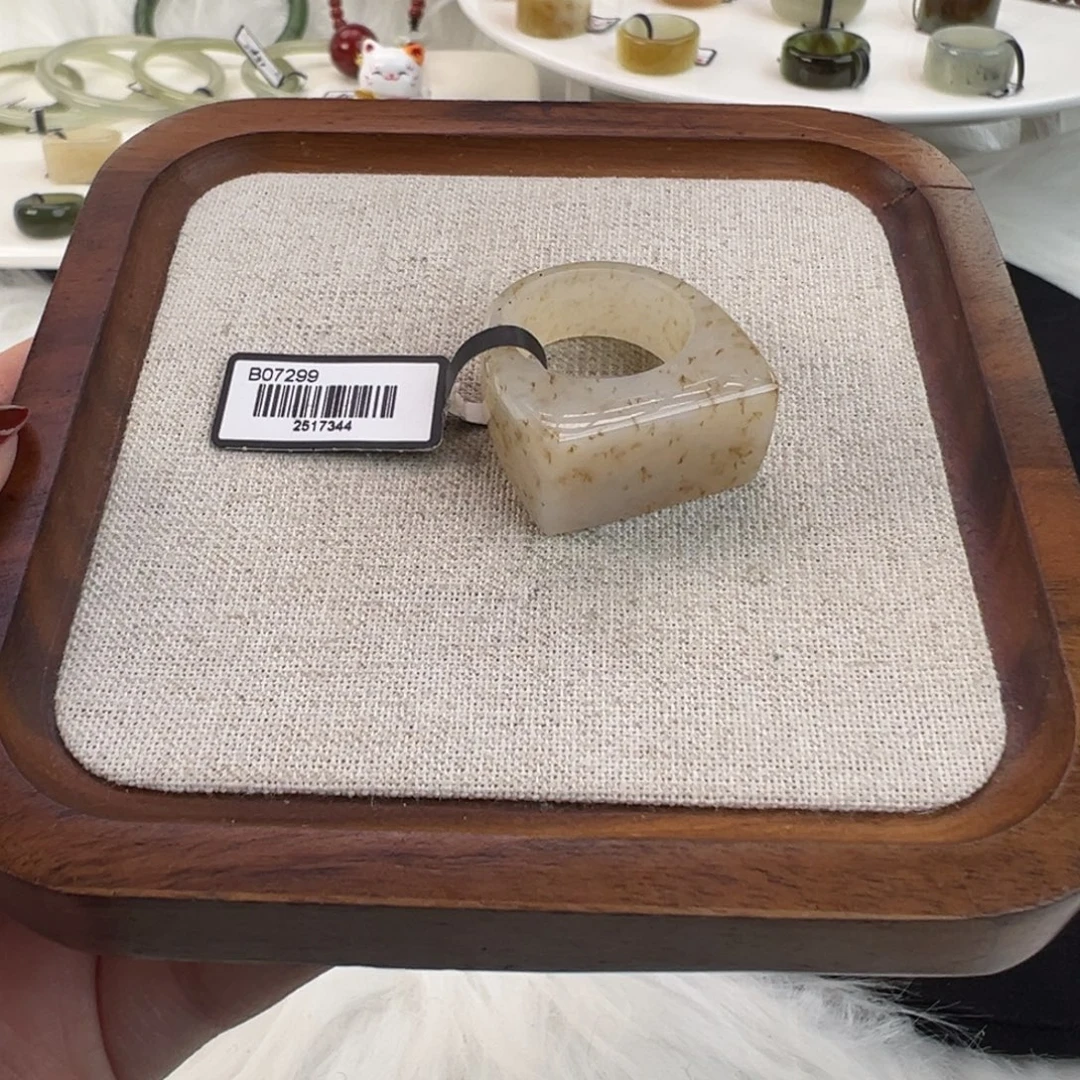 ****~和田玉未镶嵌戒指w12桂花马鞍18.4不退换