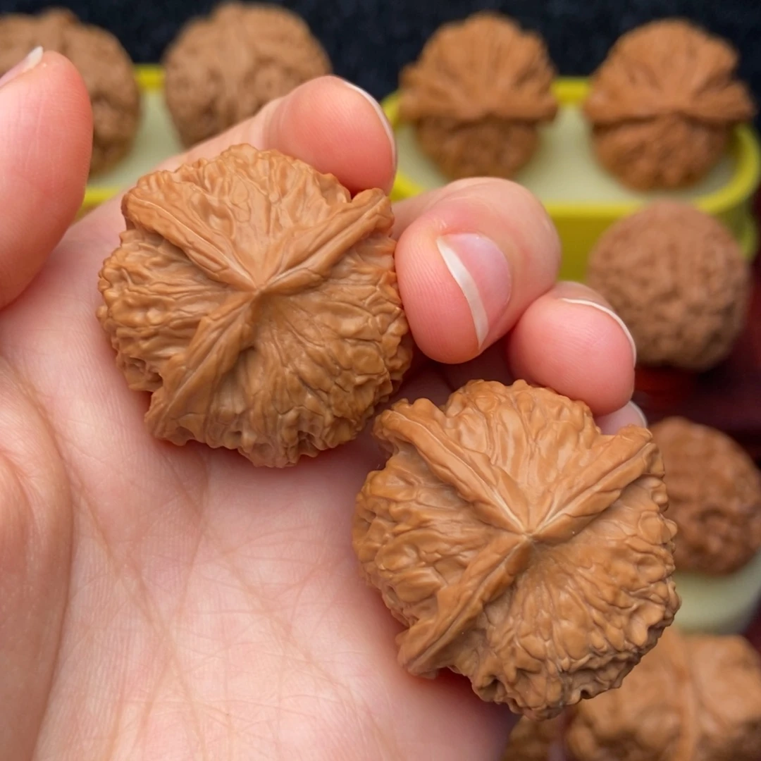 文玩核桃吊坠34精品老树红皮金锭三棱