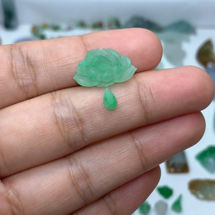 定制翡翠未镶嵌莲花