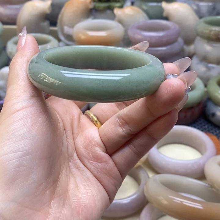 石英岩玉手镯未镶嵌君