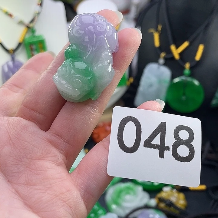 翡翠未镶嵌吊坠(赠链)
