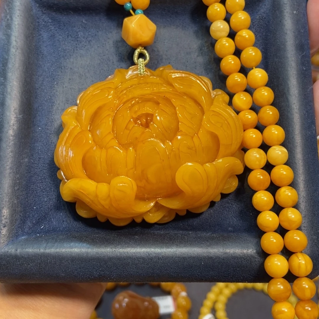 哈***）琥珀未镶嵌颈饰蜜蜡