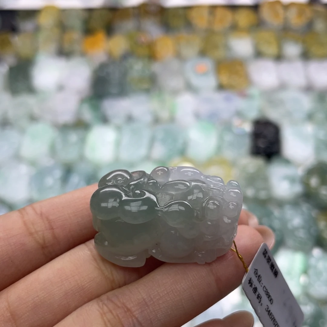 翡翠未镶嵌颈饰貔貅