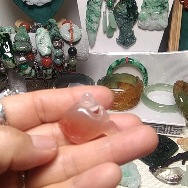 蛇纹石玉吊坠未镶嵌