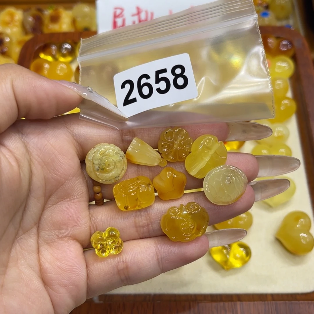 琥珀未镶嵌珠宝奇石