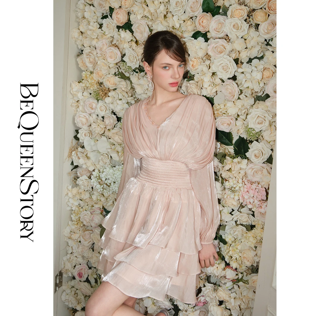 余潇潇【蜜桃冰沙】2025时尚经典手工钉珠V领收腰连衣裙