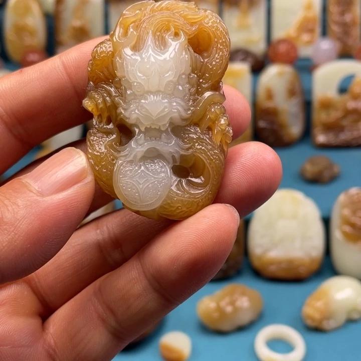 颈饰未镶嵌和田玉孤***?