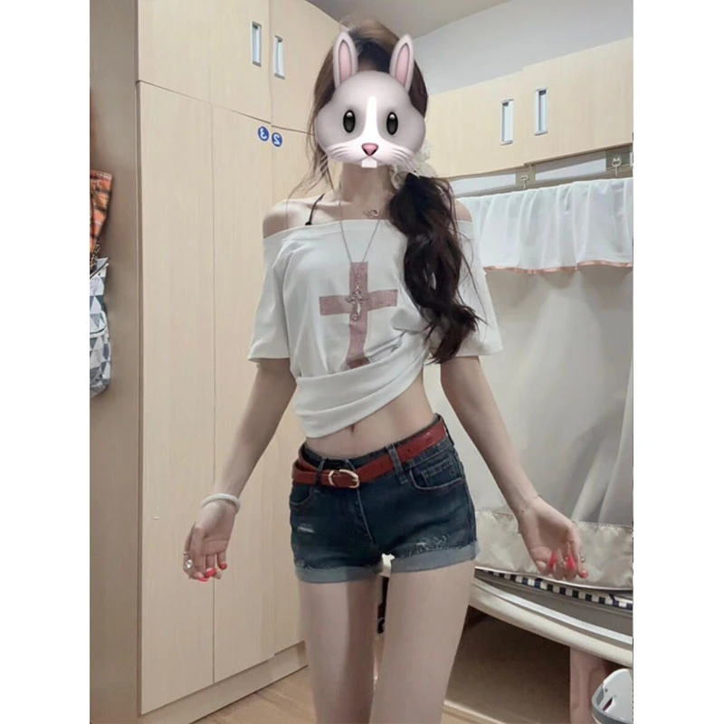 美式十字架印花白色斜肩短袖t恤女夏季休闲辣妹露肩高街百搭上衣