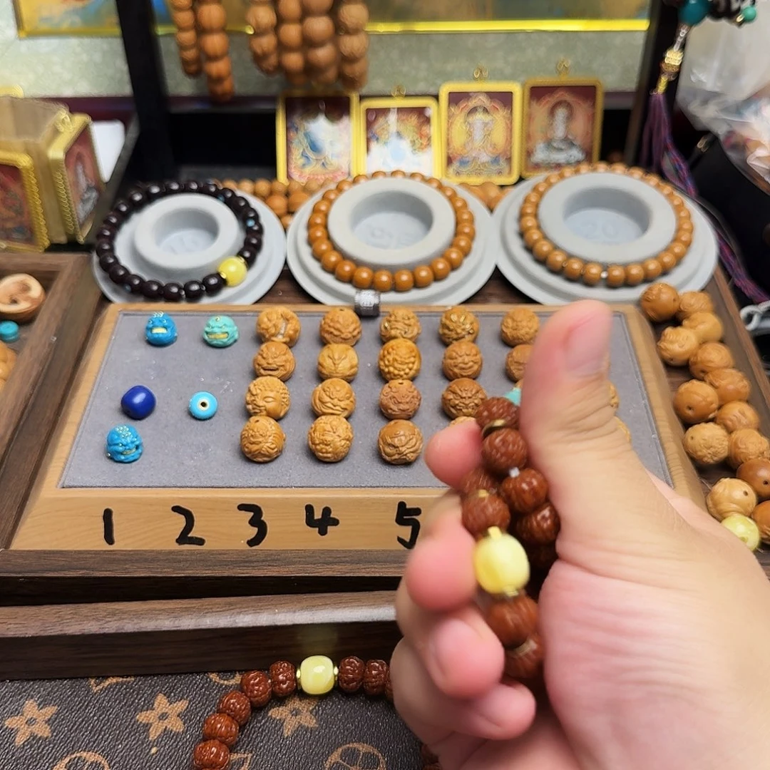 问***）吊坠猴头核桃金刚