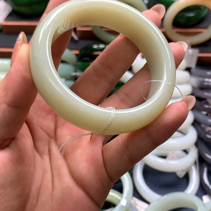 【闪购商品】未镶嵌手镯和田玉