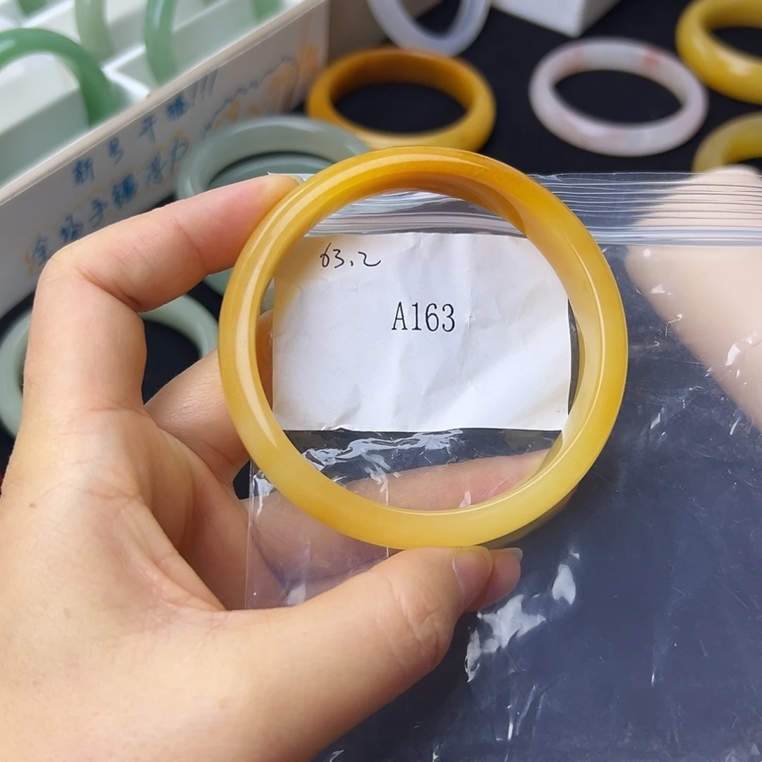 石英质玉未镶嵌手镯