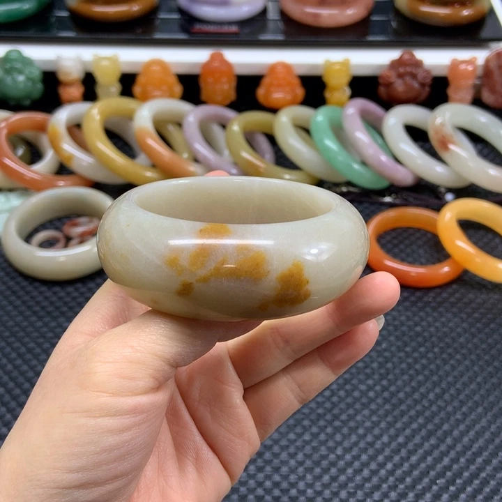 石英质玉未镶嵌手镯