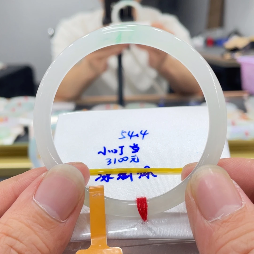 翡翠手镯未镶嵌翡翠手镯