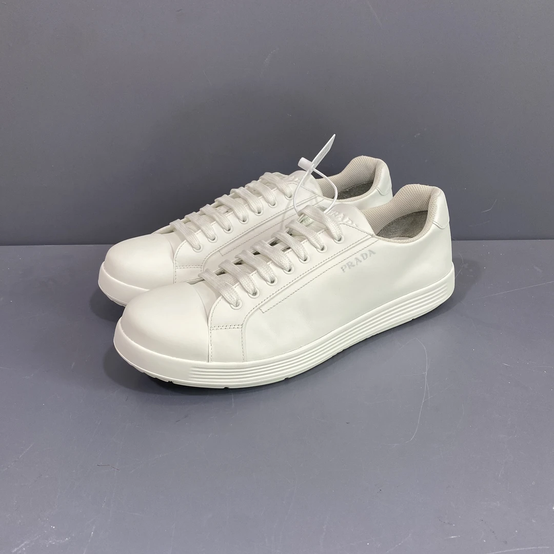 95新 Prada/普拉达 42.5码 prada白色 休闲板鞋穿几次准新内长275