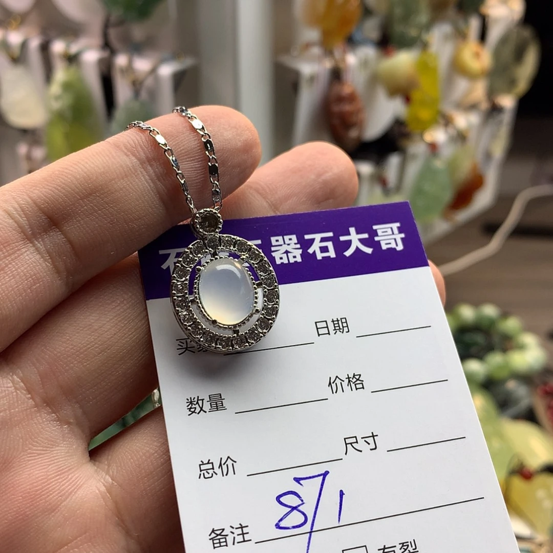 【闪购商品】蛇纹石玉未镶嵌颈饰