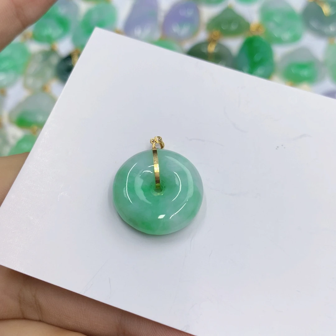 翡翠18K金镶嵌颈饰翡翠