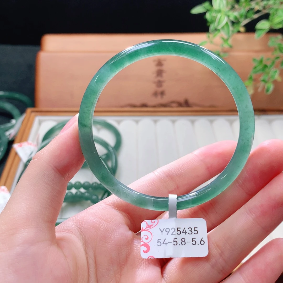 未镶嵌手镯（圆镯）翡翠