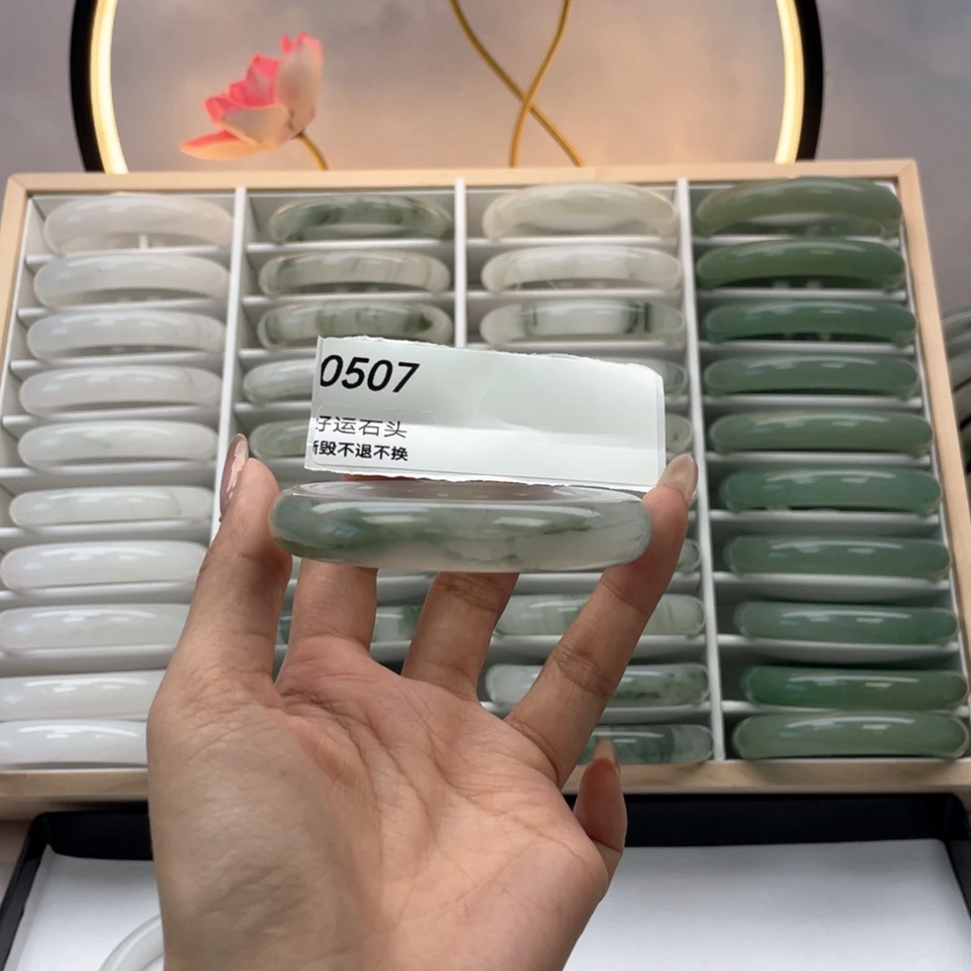 石英质玉（天山翠）未镶嵌手镯0507