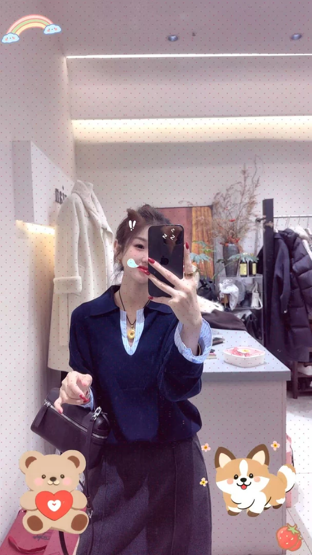 倩倩家小U领上衣