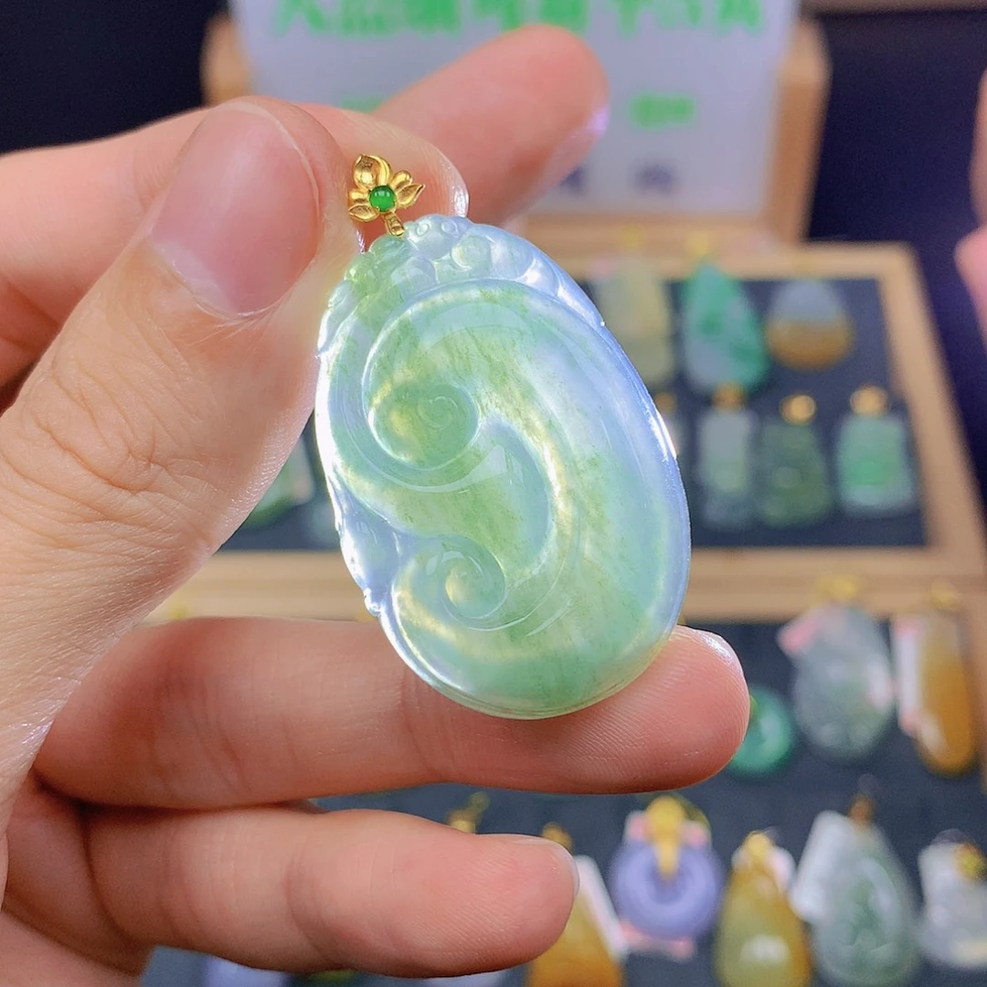 翡翠18K金镶嵌颈饰翡翠