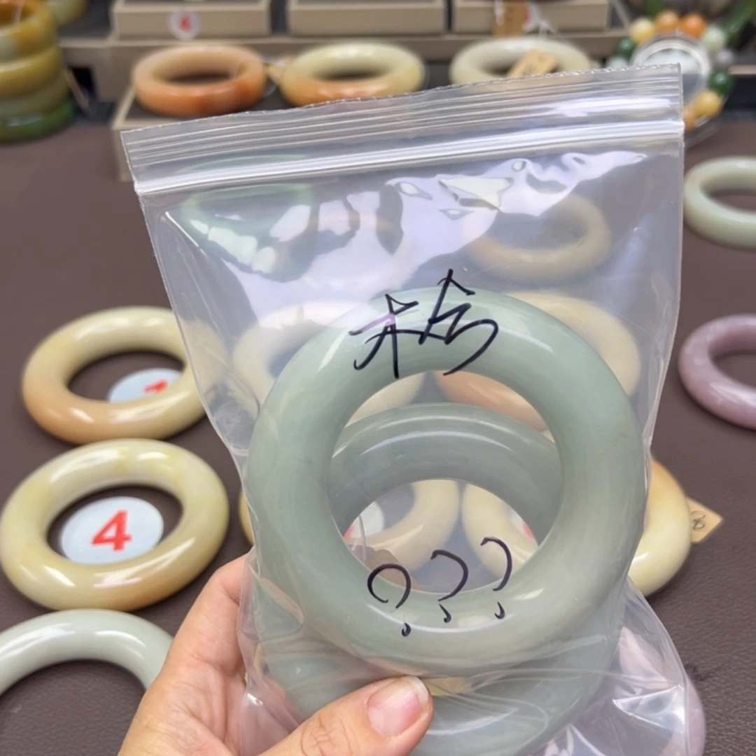 石英质玉未镶嵌手镯木*?