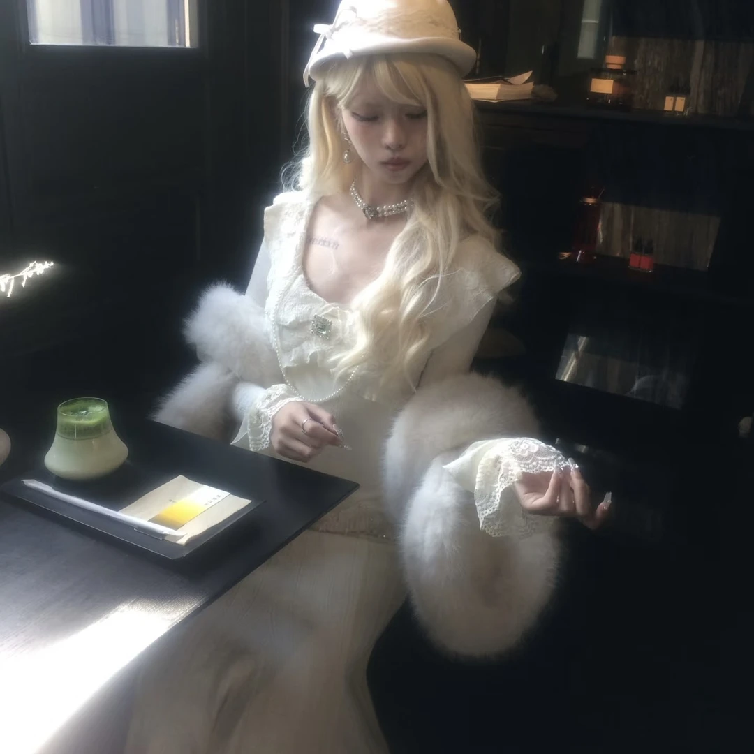 秋冬法式蕾丝拼接长袖连衣裙气质修身显瘦通勤风百搭款