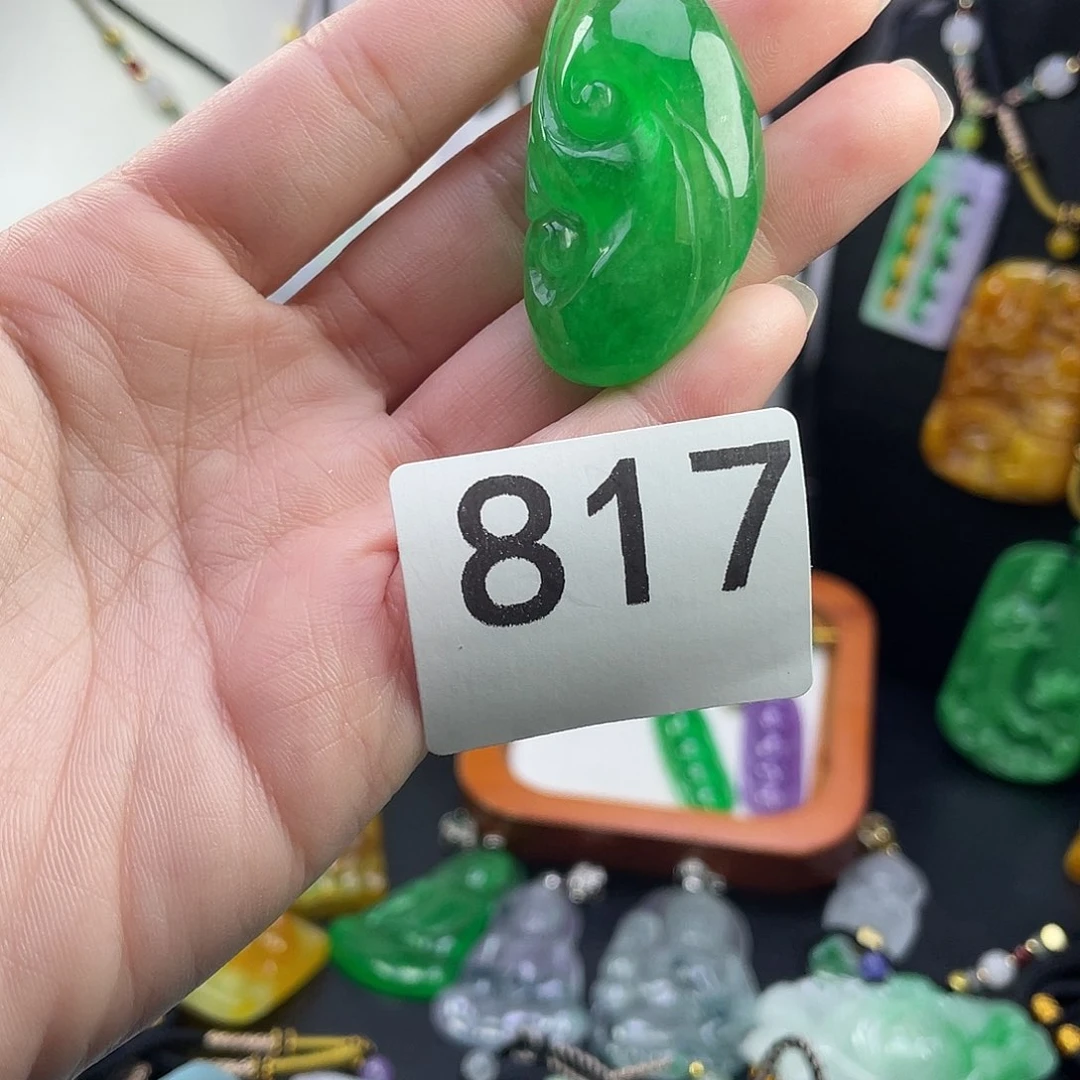 翡翠未镶嵌吊坠(赠链)