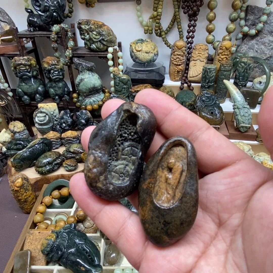 未镶嵌岫岩河磨玉（透闪石质玉）把件