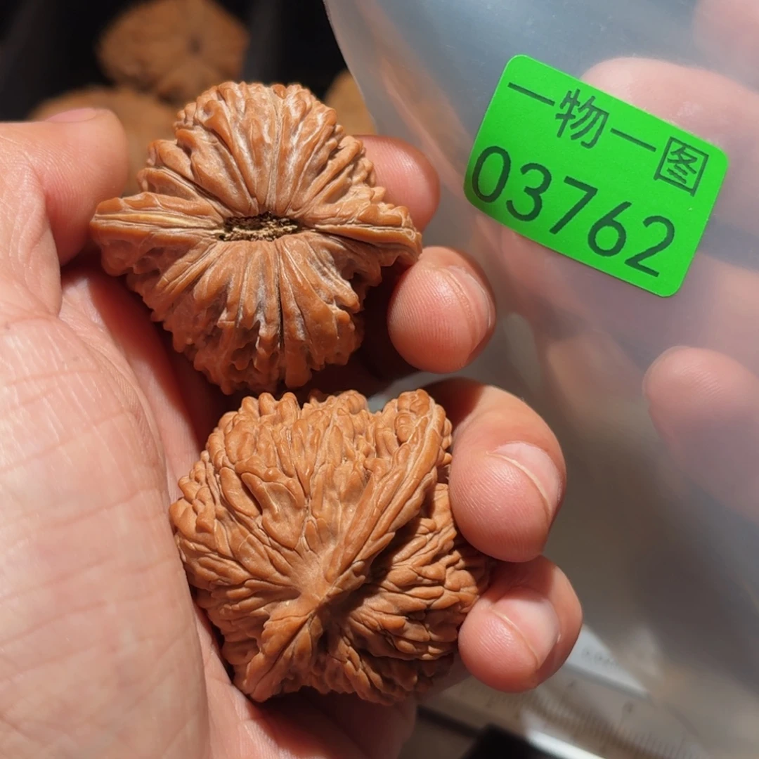 文玩核桃把件平谷楼